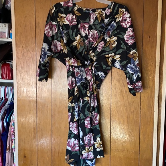 Boohoo Dresses & Skirts - Floral Boohoo Tall Wrap Dress 🌺